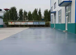 崇左彩色路面喷涂翻新的材料对冬季